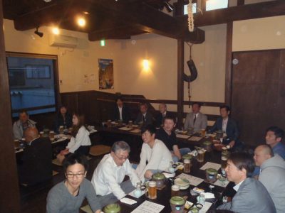 新入社員歓迎会、花見の様子